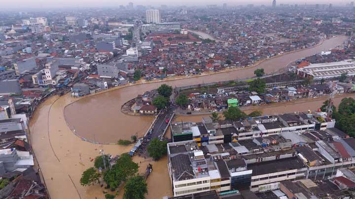 Pemandangan Udara Banjir yang Merendam Kampung Melayu