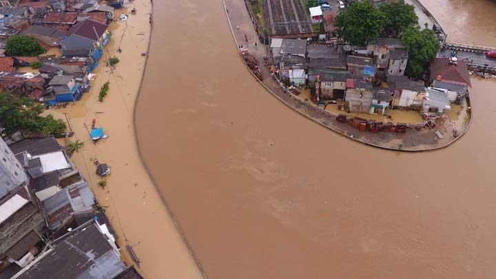 Pemandangan Udara Banjir yang Merendam Kampung Melayu