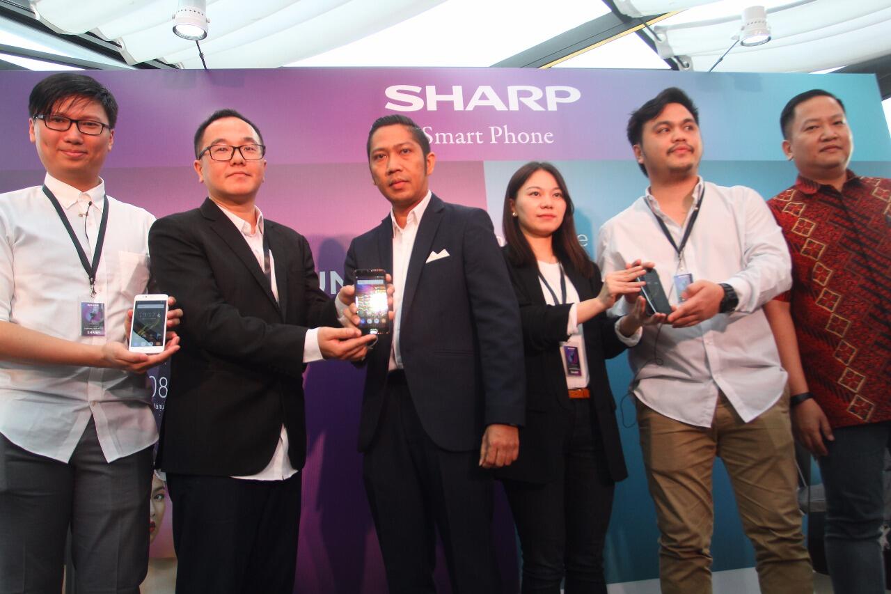 SHARP Rilis Smartphone yang Bikin GanSis Gaya Maksimal dan Gak Bakal Mati Gaya