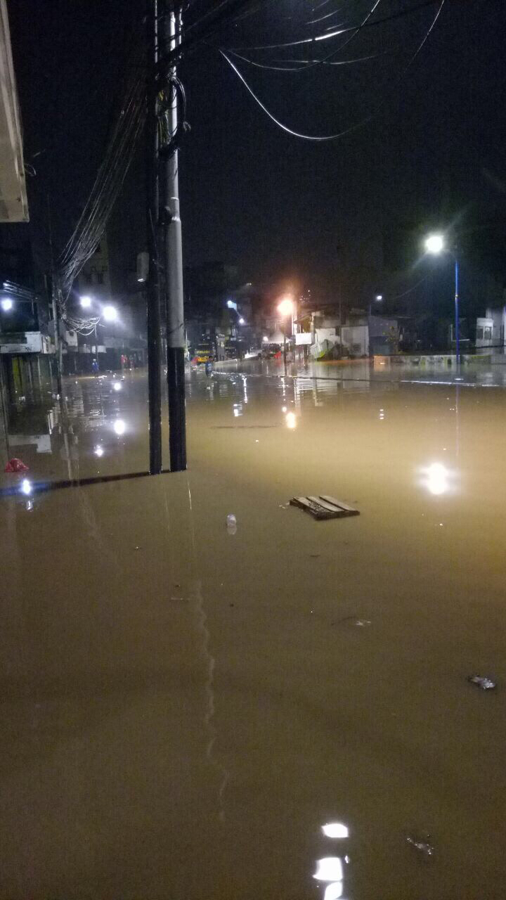 &#91;Info Banjir&#93;Akses Jalan Kampung Melayu - Jatinegara Ditutup Karena Banjir