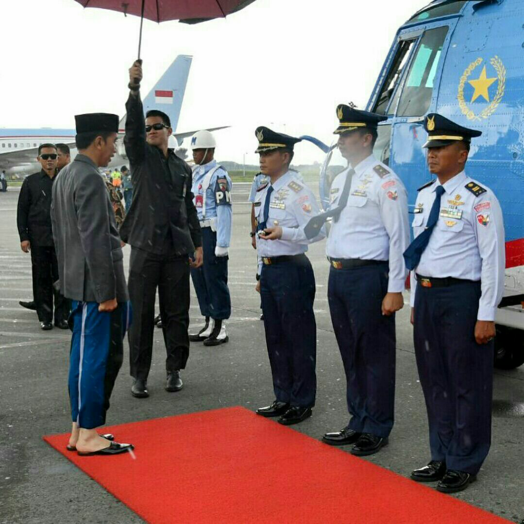 Dinilai primitif, Fadli Zon sarankan Jokowi hentikan bagi-bagi hadiah.