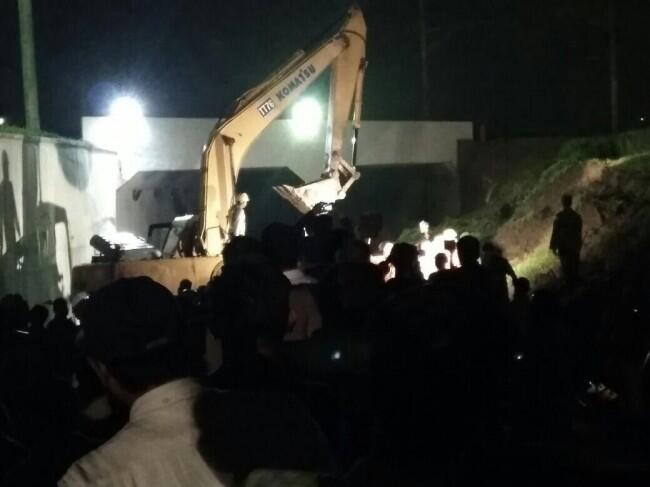 Kondisi Tanah Hambat Evakuasi Korban Longsor Underpass
