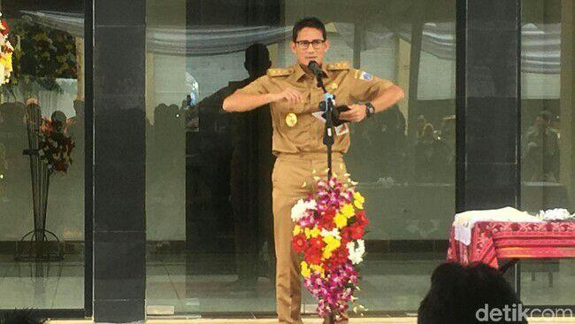 Resmikan Rumah Potong Unggas di Jakut, Sandi Beri Salam 'Kwek-kwek'