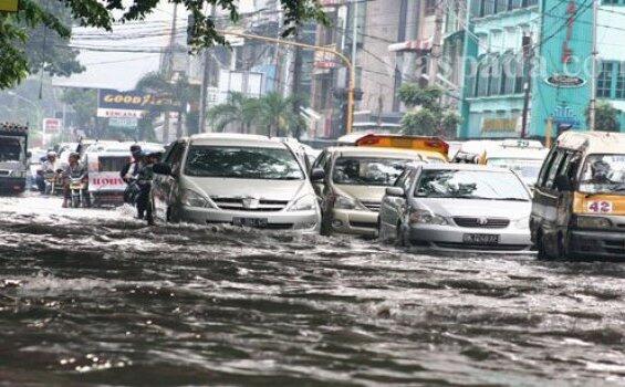 Yang Perlu Anda Ketahui Saat Mengemudikan Mobil di Wilayah Banjir