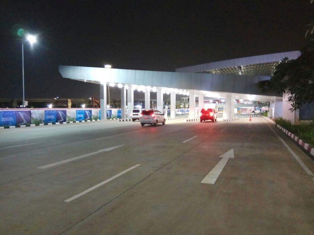 Di Bandara Wajib Pakai Kartu Non Tunai Untuk Akses Parkir ...