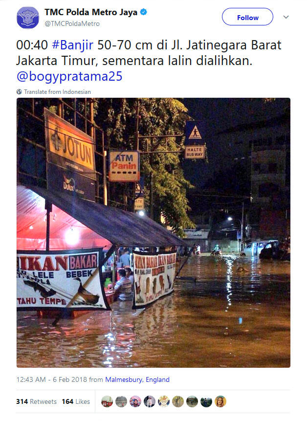 Banjir Rendam Warung Pecel Lele pun Viral