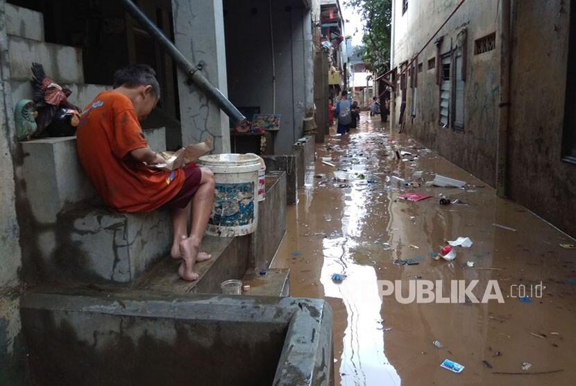 Warga Korban Luapan Ciliwung Butuh Bantuan Bumbu Dapur