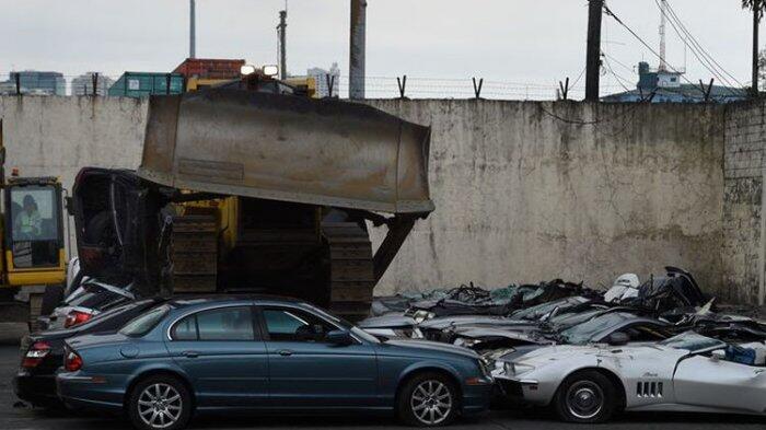 Saksikan Buldozer Gilas Puluhan Mobil Mewah, Presiden Filipina: Hancurkan Semua!