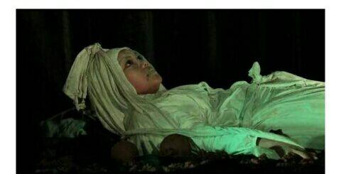 5 menit lebih dekat dengan Pocong. 