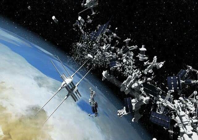 Mengapa Satelit Tidak Terlihat Pada Foto Yang Diambil Dari ISS? 