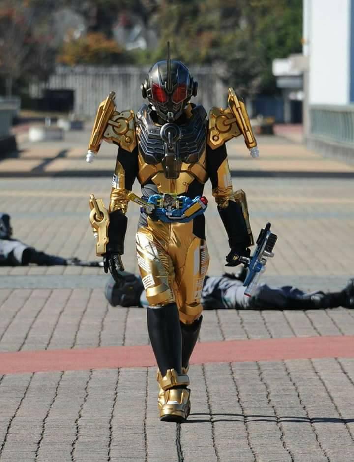 Kamen Rider Build,, Serial Superhero Yang Bertemakan Perang Saudara 