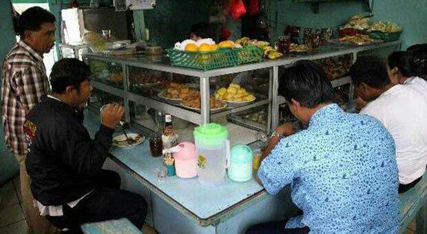 5 Kebiasaan Makan Orang Indonesia yang Unik