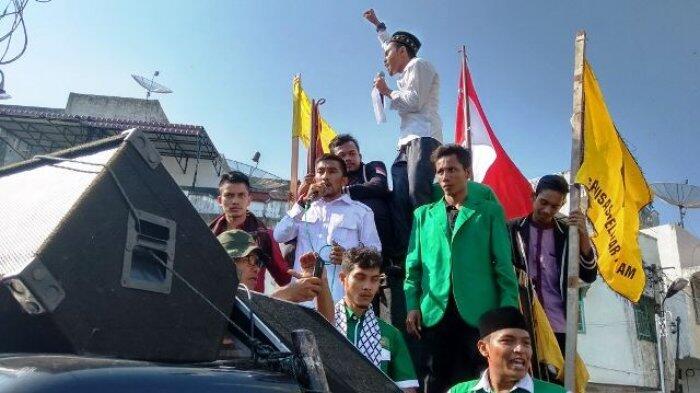 Ratusan Pemuda Berdemo Minta Salon Ditutup