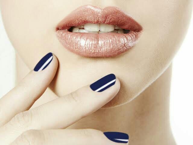 Tips Memakai Lipstick Metalik Biar Gak Keliatan Lebay!