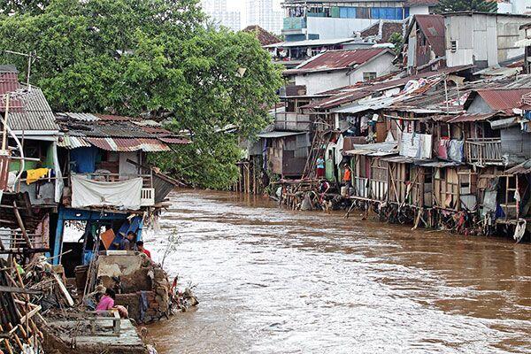 Normalisasi Berlanjut, Warga Tetap Digusur

