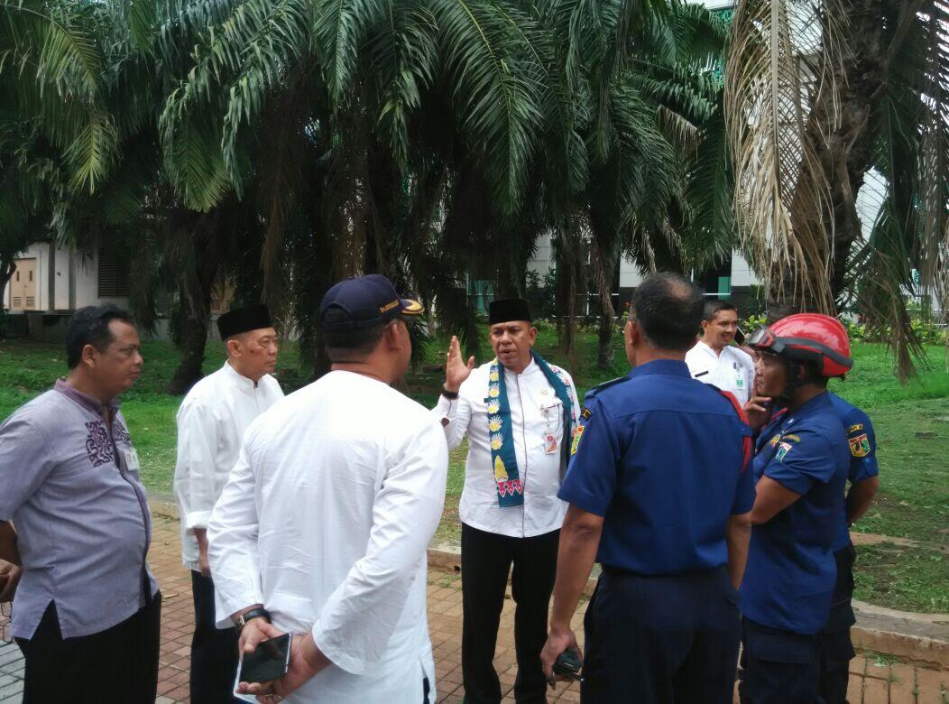 Diterpa Angin, Pucuk Makara Kubah Islamic Center Miring