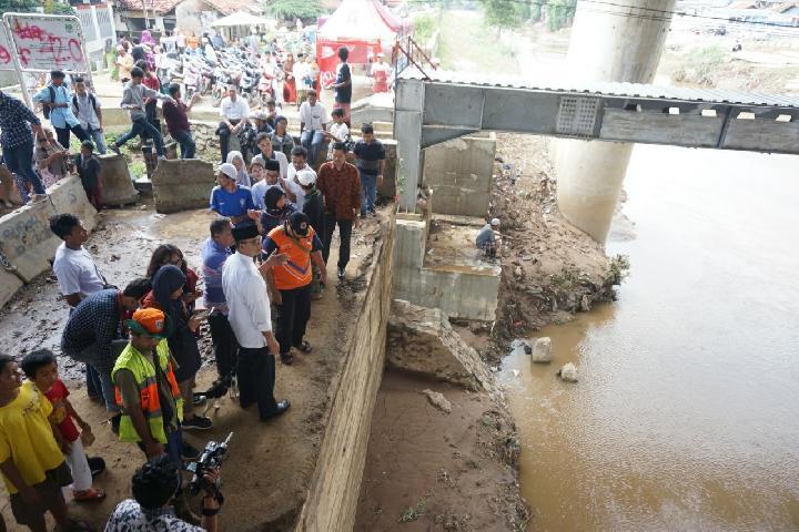 Usai Naturalisasi Sungai, Anies Baswedan Ajak Korban Banjir Tabah