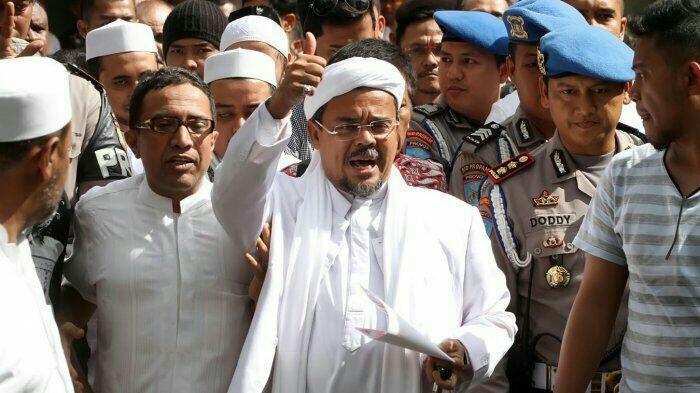 Ingin Pulang, Habib Rizieq Istikharah di Depan Kabah