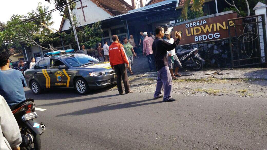 Pria Misterius Meneror dan Bacok Jemaat Misa Gereja St Lidwina