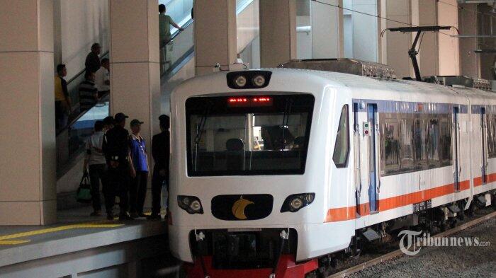 Pintu Gerbang Kereta Bandara Soekarno-Hatta Ambruk