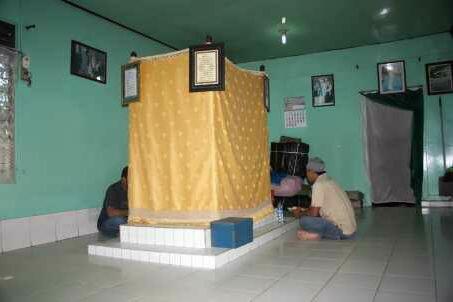 Makam Syarifah Maryam:Makam Keramat Pulau Tukung