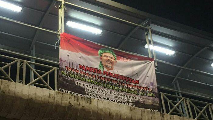 Spanduk Ajakan Jemput Habib Rizieq di Bandara Soetta Mulai Bertebaran