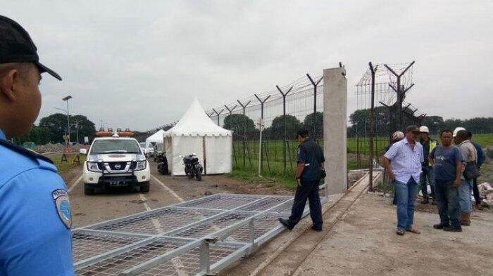  Angin  Kencang Pintu  Gerbang  Kereta Bandara Soekarno Hatta 