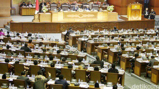 Revisi UU MD3 Mempermudah DPR Kriminalisasi Pengkritik