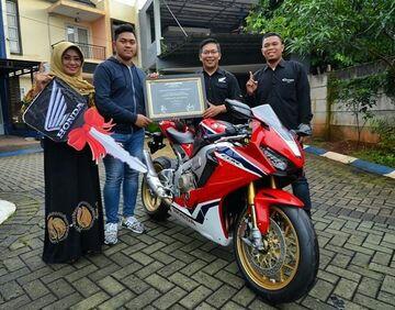 Bikin Iri , Hadiah Ultah Yang ke 18 Di Kasih Kado Giniian Sama Ibunya