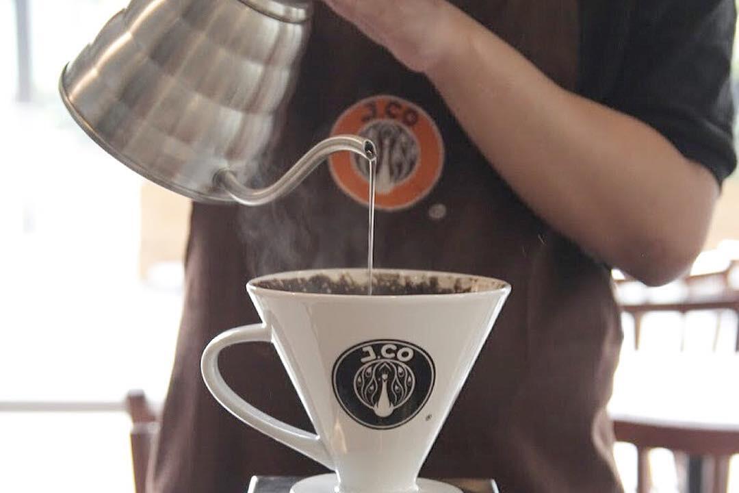 Ketika Kopi Berjodoh dengan Donat di J.Co Donuts and Coffe