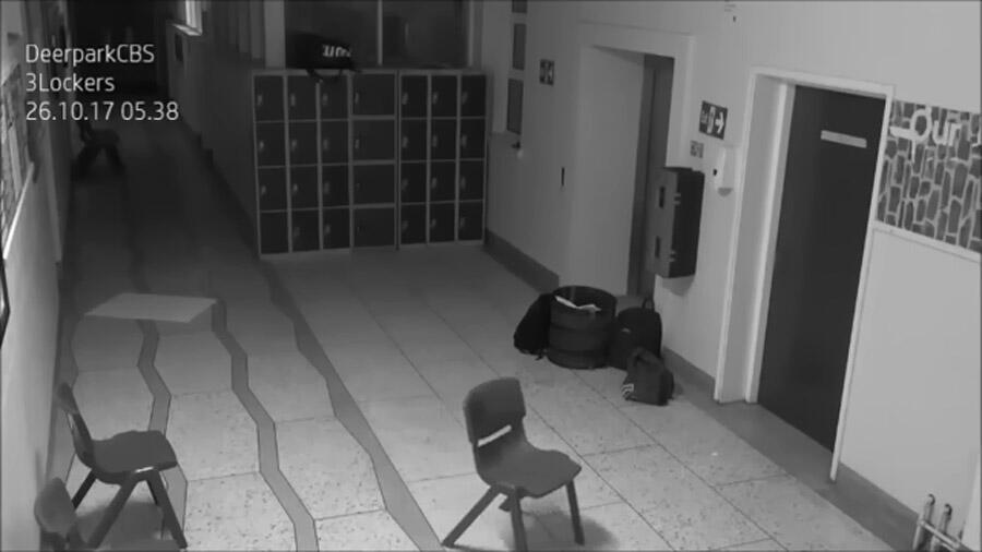 Ngeri, Penampakan hantu di lorong sekolah terekam CCTV
