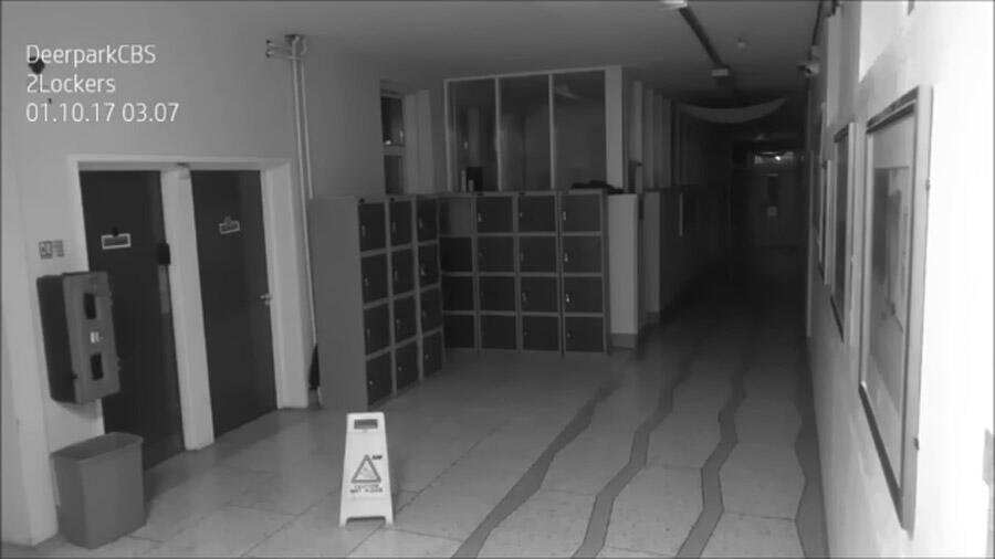 Ngeri, Penampakan hantu di lorong sekolah terekam CCTV