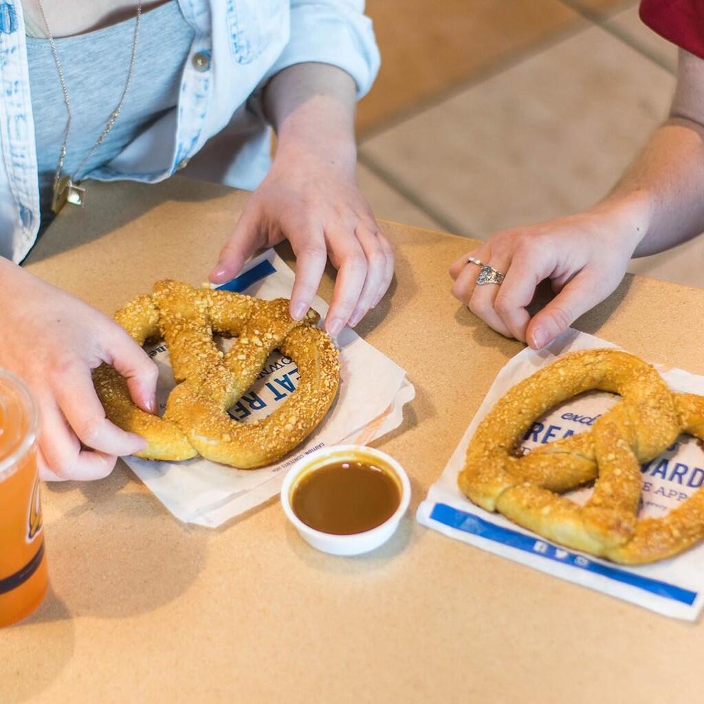 Auntie Anne's, Pretzel Lezat Warisan Tante