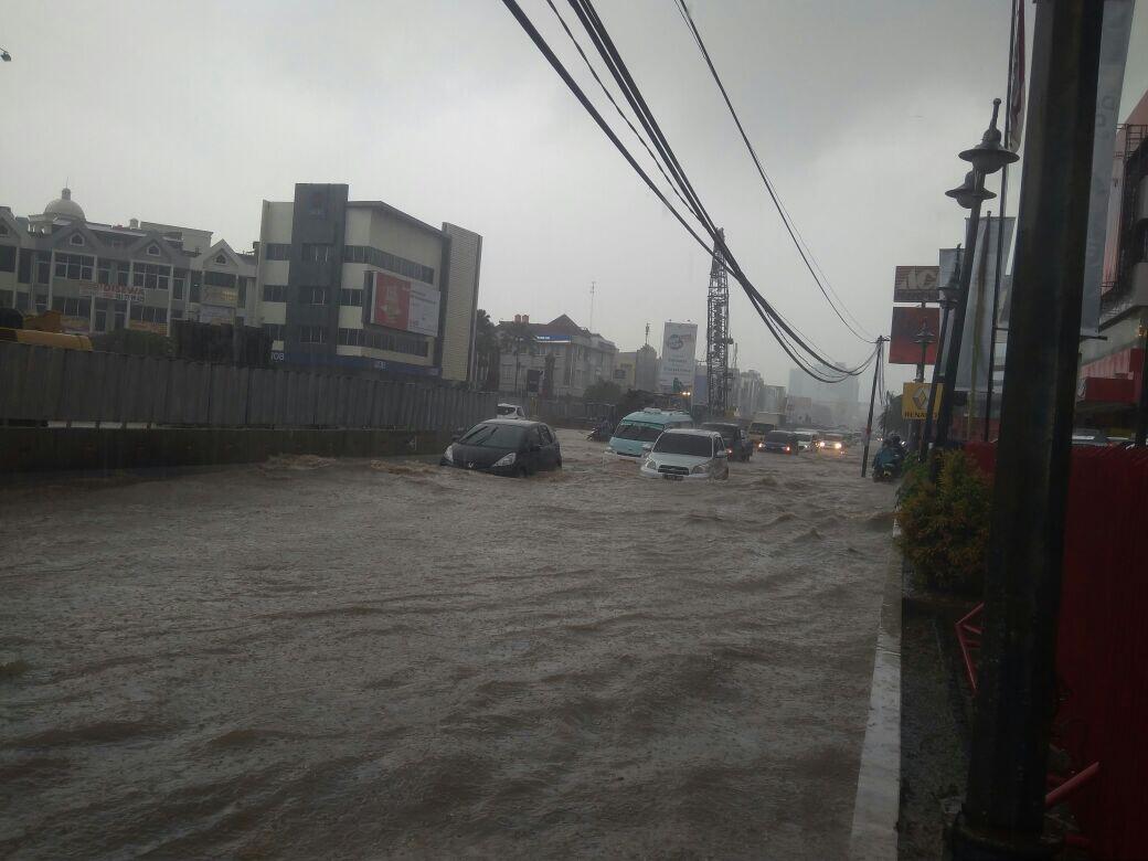 Jakarta Hujan Sejak Pagi, Kelapa Gading Banjir