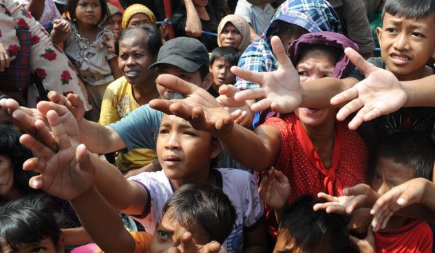 Modal Ongkos Rp80 Ribu, Sunarti Berjuang Dapatkan Angpao Rp5.000