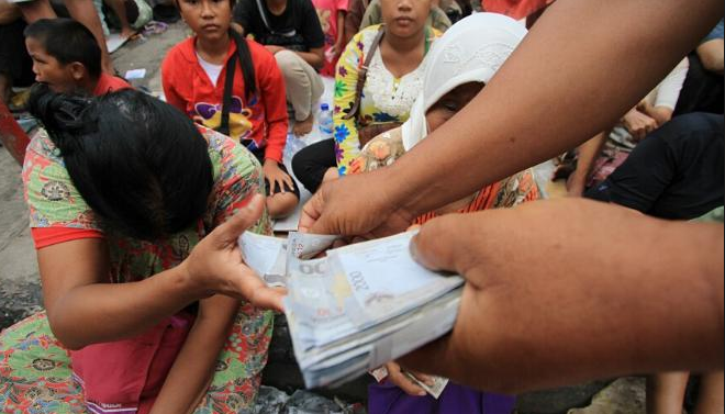 Modal Ongkos Rp80 Ribu, Sunarti Berjuang Dapatkan Angpao Rp5.000