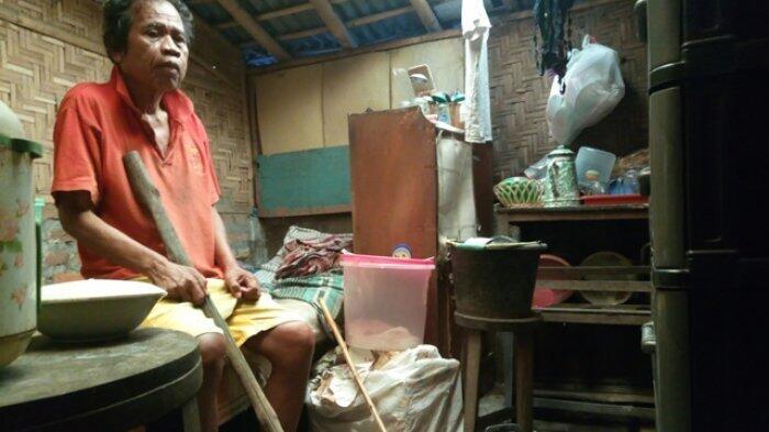 Pria Penuh Keterbatasan Ini Tinggal Sendiri di Gubuk Bekas Kandang Babi