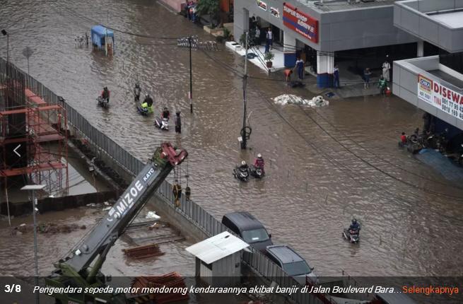 Foto-Foto Banjir Rendam Kawasan Kelapa Gading, Istana Negara hingga Monas