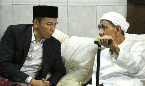 TGB Bersilaturahim dengan Mbah Moen