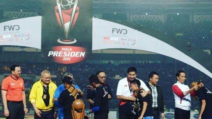 Tahun 2015 Jokowi Ajak Ahok Serahkan Piala Presiden, Foto Ini Buktinya