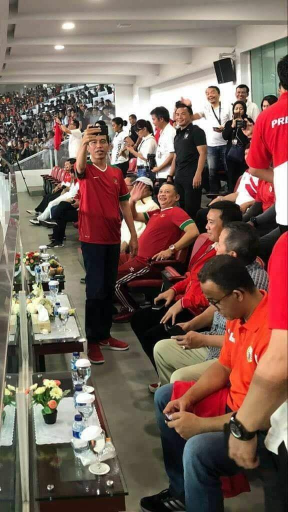 'Kasian Jokowi Udah Capek-Capek Foto...'