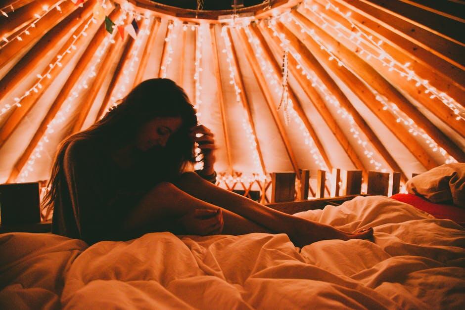 4 Risiko Ini Bisa Jadi Ancaman Berbahaya Buat Para Cewe Yang Suka Nonton Film Dewasa