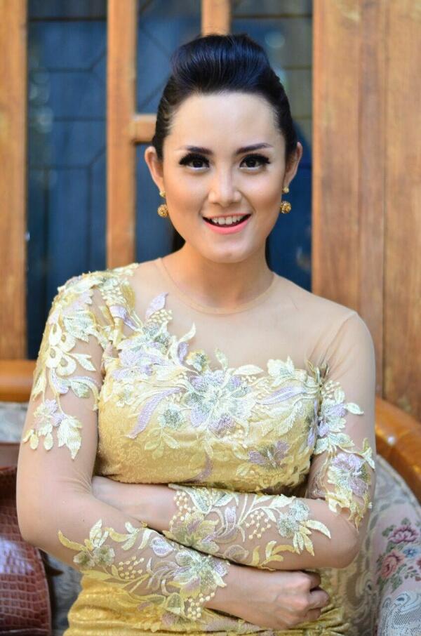 Si Cantik Dewi Zega, Pernah Goyang Dibayar Pulsa