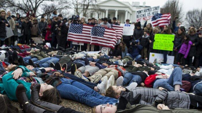 Kecam Kebijakan Donald Trump, Siswa Amerika Kepung Gedung Putih