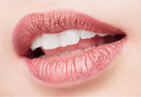 &#91;Buat Sista&#93; Tips Memakai Lipstick Metalik Untuk Aktivitas Sehari-hari!