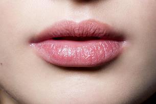 Mau Coba Pakai Lip-Cream? Coba Perhatikan Beberapa Hal Ini!