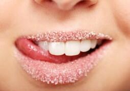 Mau Coba Pakai Lip-Cream? Coba Perhatikan Beberapa Hal Ini!