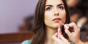 Mau Coba Pakai Lip-Cream? Coba Perhatikan Beberapa Hal Ini!