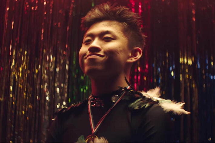 Rich Brian Unjuk Kemampuan Ice Skating di Music Terbaru #Cold &#91;jadi Trending di UK&#93;