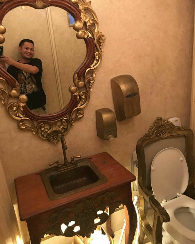 Unik! Ini Penampakan Toilet Mirip Istana di SPBU Yang Mendapatkan Award Kebersihan